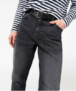 Jean homme coupe tapered et délavé